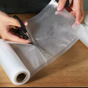 Corte de rollo texturizado para hacer una bolsa de empaque al vacío